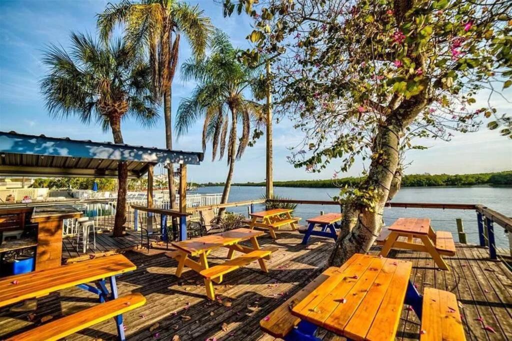 Bay View, Studio206, Beach Steps Away! Pool+Wifi Ruskin Esterno foto