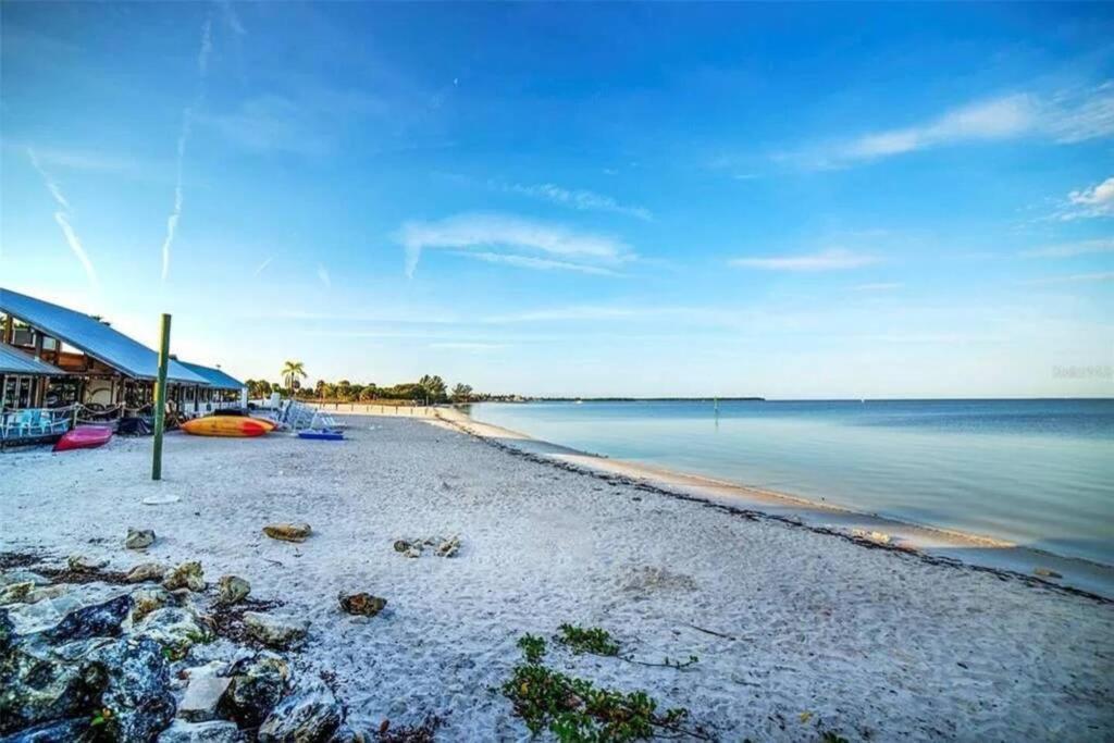 Bay View, Studio206, Beach Steps Away! Pool+Wifi Ruskin Esterno foto