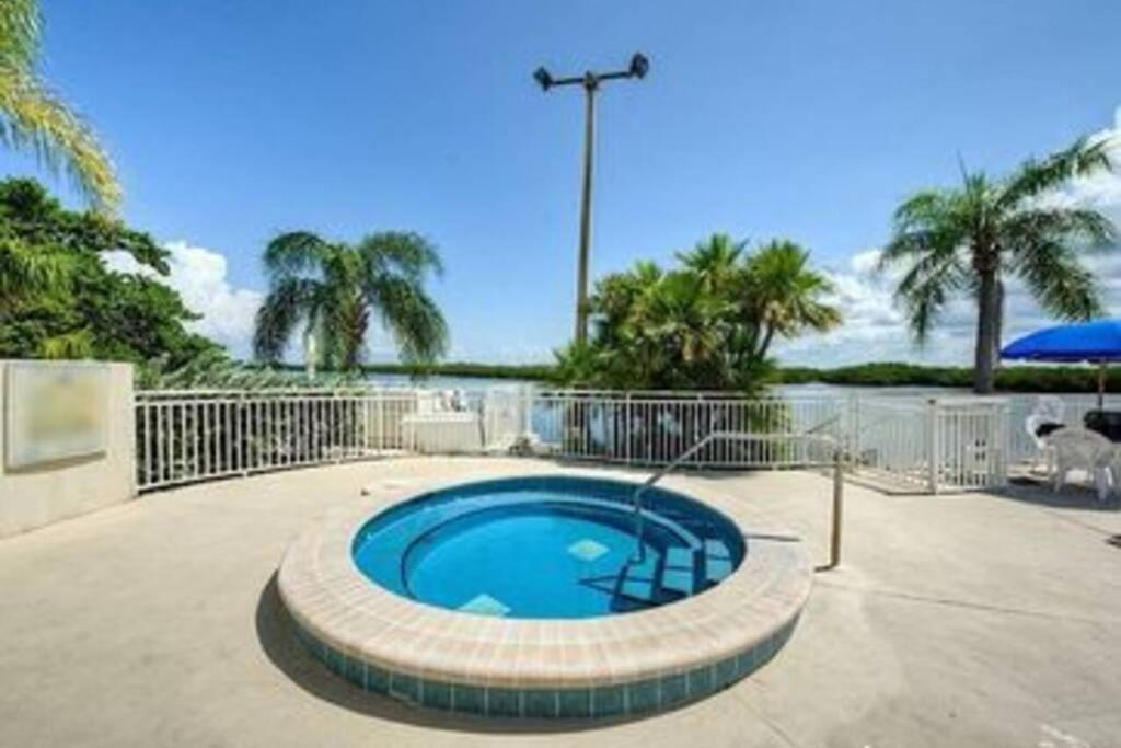 Bay View, Studio206, Beach Steps Away! Pool+Wifi Ruskin Esterno foto